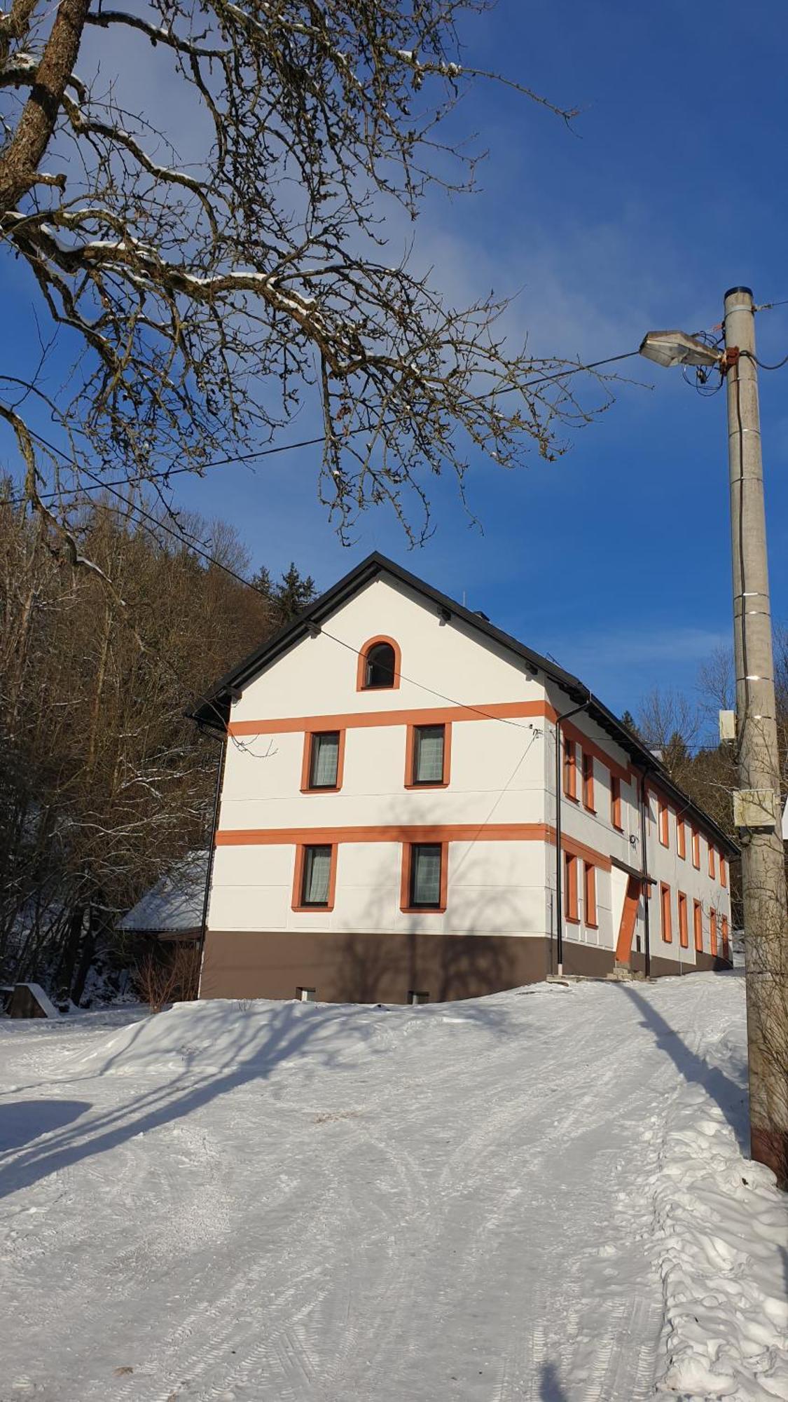 Tkalcovna U Zlateho Potoka Aparthotel Dobrany  Екстериор снимка